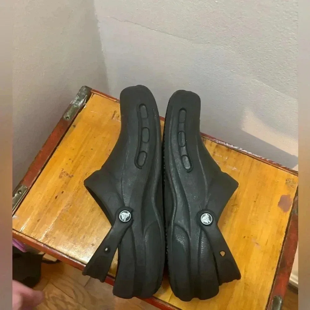 Crocs clogs black size 9men/11 women. Work non slip
